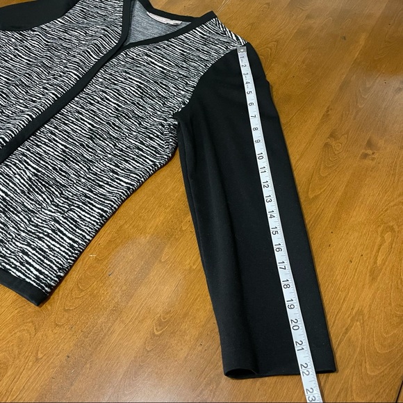 Chico’s Women's Black Open Sweater Jacket Sz 2 - Picture 9 of 9